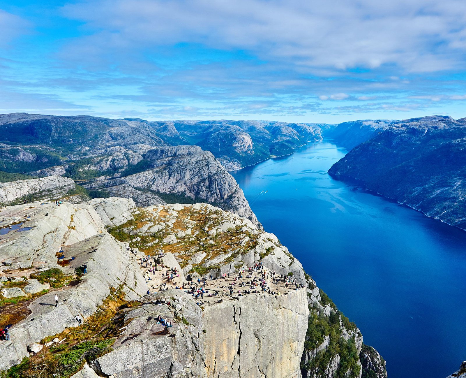 Photo 1443890484047 5eaa67d1d630